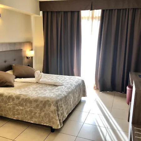Hotel & Lovere
