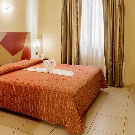Hotel & 4*
