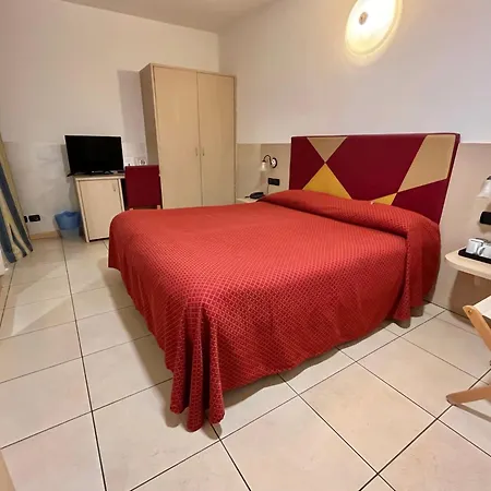 Hotel &