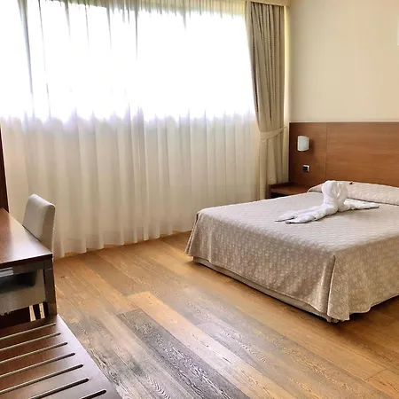 Hotel & 4*