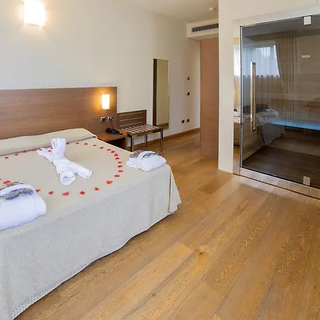 & Hotel 4*