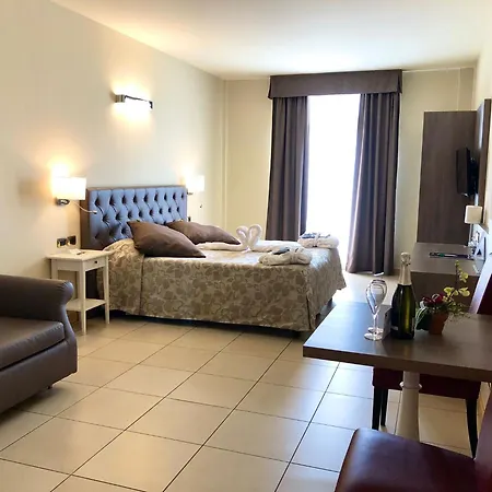 & Otel 4*