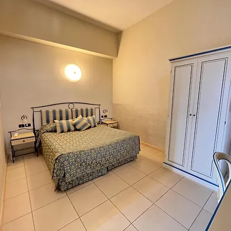 & Hotel 4*
